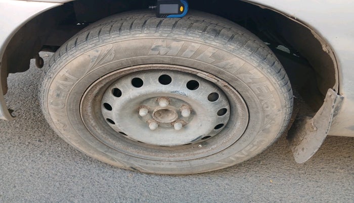 2010 Toyota Innova 2.5 G3, Diesel, Manual, 1,68,954 km, tyre