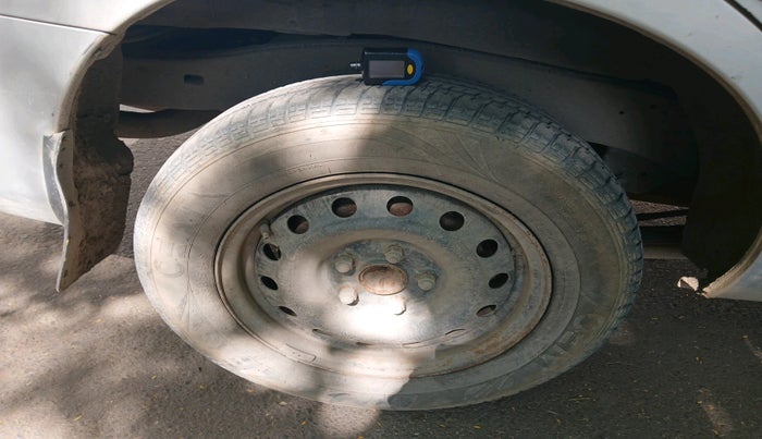 2010 Toyota Innova 2.5 G3, Diesel, Manual, 1,68,954 km, tyre