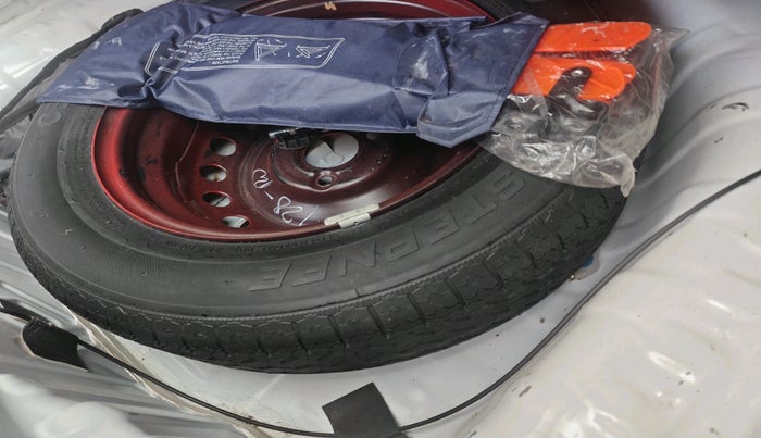 2022 Renault Kwid RXL 1.0, Petrol, Manual, 45,091 km, tyre