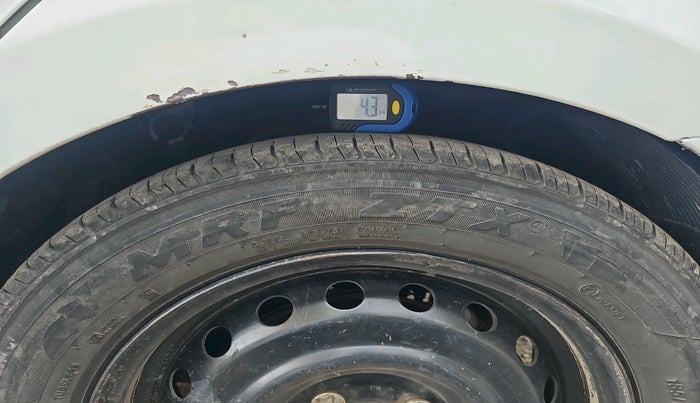 2011 Hyundai Verna FLUIDIC 1.6 CRDI EX, Diesel, Manual, 2,85,600 km, tyre