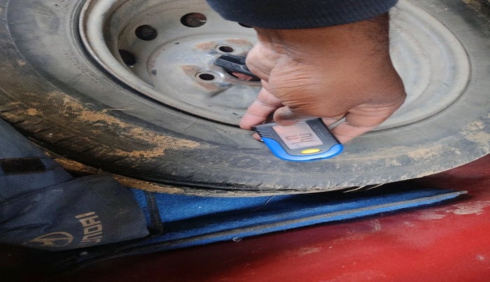 2011 Hyundai Eon D-LITE+, Petrol, Manual, 92,260 km, tyre