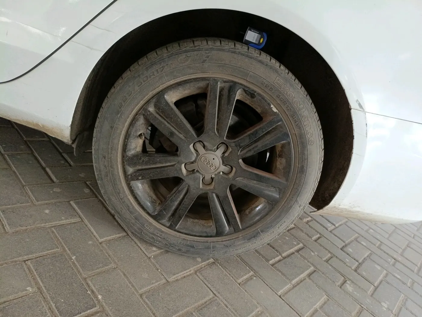 2011 Audi A4 2.0 TDI, Diesel, Automatic, 89,349 km, tyre