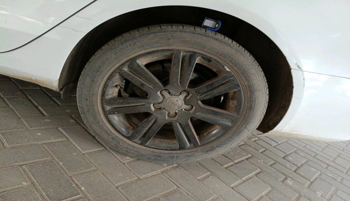 2011 Audi A4 2.0 TDI, Diesel, Automatic, 89,349 km, tyre