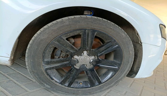 2011 Audi A4 2.0 TDI, Diesel, Automatic, 89,349 km, tyre