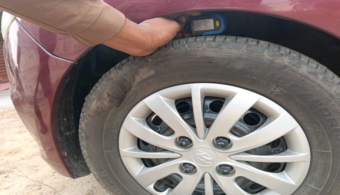 2016 Hyundai i10 SPORTZ 1.1, Petrol, Manual, 66,773 km, tyre