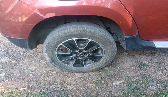 2016 Renault Duster 85 PS RXZ DIESEL, Diesel, Manual, 2,95,401 km, tyre