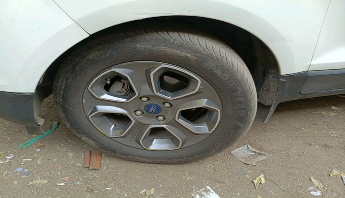 2021 Ford Ecosport TITANIUM 1.5L SPORTS(SUNROOF) DIESEL, Diesel, Manual, 1,40,041 km, tyre