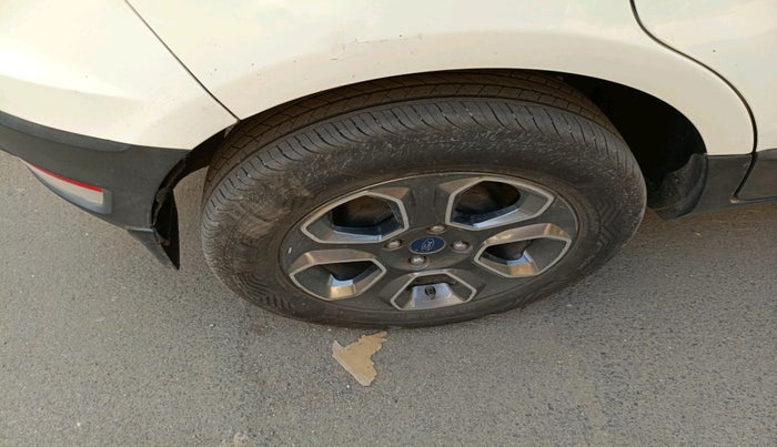 2021 Ford Ecosport TITANIUM 1.5L SPORTS(SUNROOF) DIESEL, Diesel, Manual, 1,40,041 km, tyre