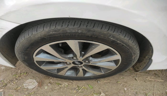 2015 Hyundai Verna FLUIDIC 1.6 VTVT S O AT, Petrol, Automatic, 87,605 km, tyre