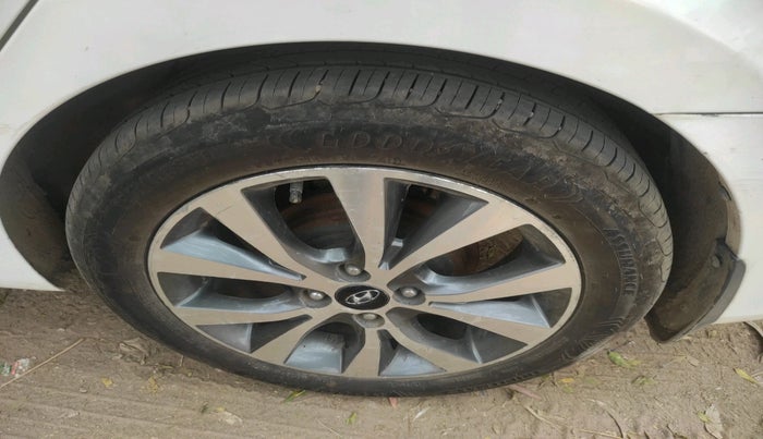 2015 Hyundai Verna FLUIDIC 1.6 VTVT S O AT, Petrol, Automatic, 87,605 km, tyre