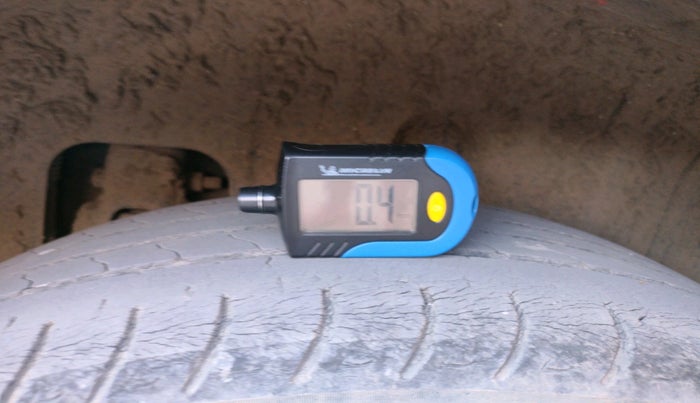 2020 Mahindra XUV300 W8 (O) 1.5 DIESEL, Diesel, Manual, 94,500 km, tyre