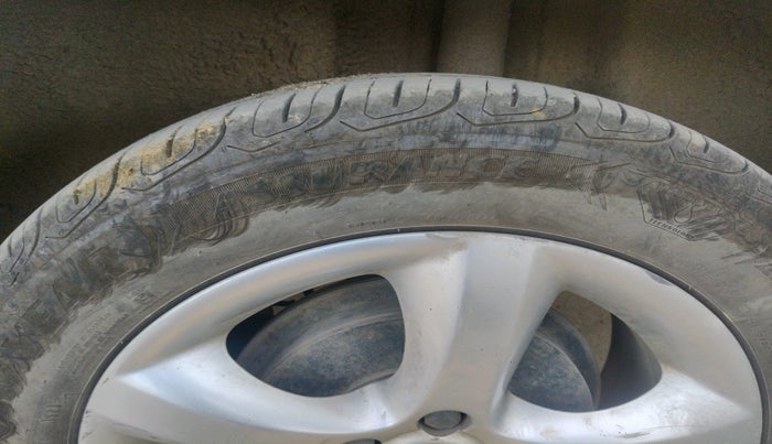 2014 Skoda Rapid ELEGANCE 1.6 TDI CR MT, Diesel, Manual, 48,017 km, tyre