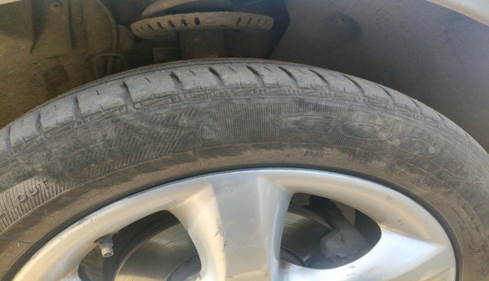 2014 Skoda Rapid ELEGANCE 1.6 TDI CR MT, Diesel, Manual, 48,017 km, tyre