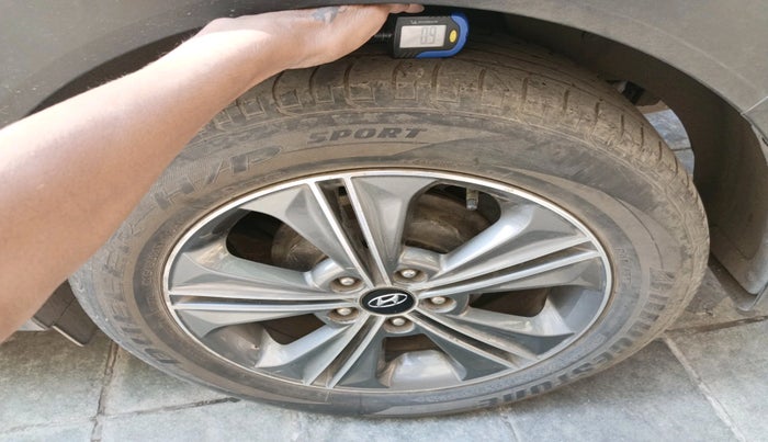 2017 Hyundai Creta SX PLUS 1.6 PETROL DUAL TONE, Petrol, Manual, 79,803 km, tyre