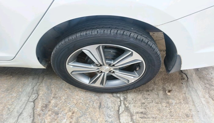 2017 Hyundai Verna 1.6 CRDI SX (O), Diesel, Manual, 1,67,116 km, tyre