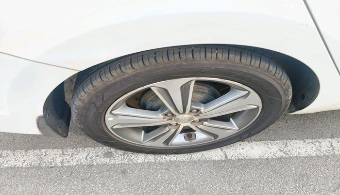 2017 Hyundai Verna 1.6 CRDI SX (O), Diesel, Manual, 1,67,116 km, tyre