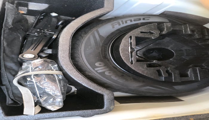 2015 Volkswagen Vento HIGHLINE DIESEL 1.5, Diesel, Manual, 66,714 km, tyre