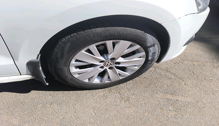 2015 Volkswagen Vento HIGHLINE DIESEL 1.5, Diesel, Manual, 66,714 km, tyre