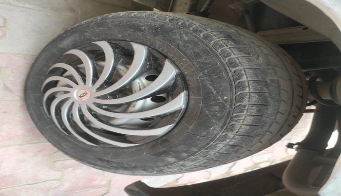 2012 Maruti Alto LX, Petrol, Manual, 1,06,700 km, tyre