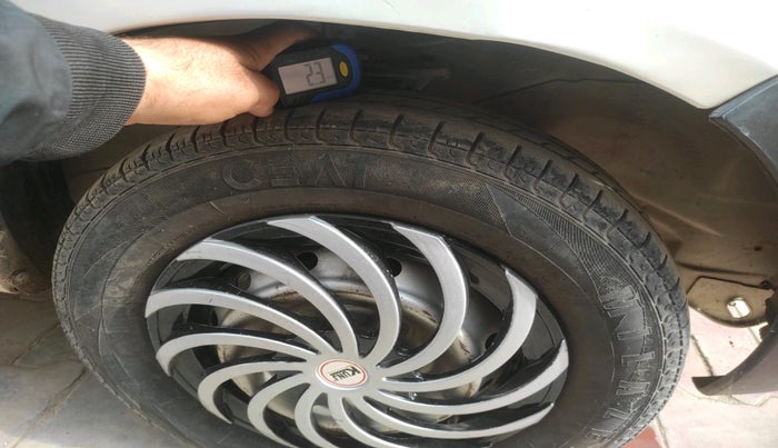 2012 Maruti Alto LX, Petrol, Manual, 1,06,700 km, tyre