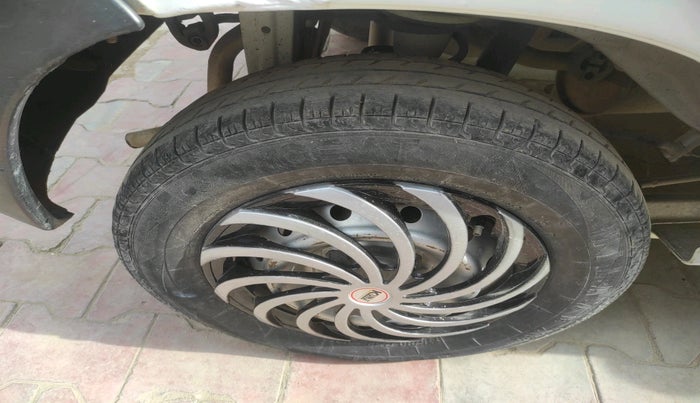 2012 Maruti Alto LX, Petrol, Manual, 1,06,700 km, tyre