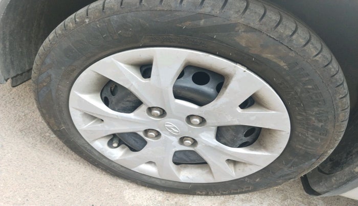 2016 Hyundai Grand i10 SPORTZ 1.1 CRDI, Diesel, Manual, 1,47,732 km, tyre