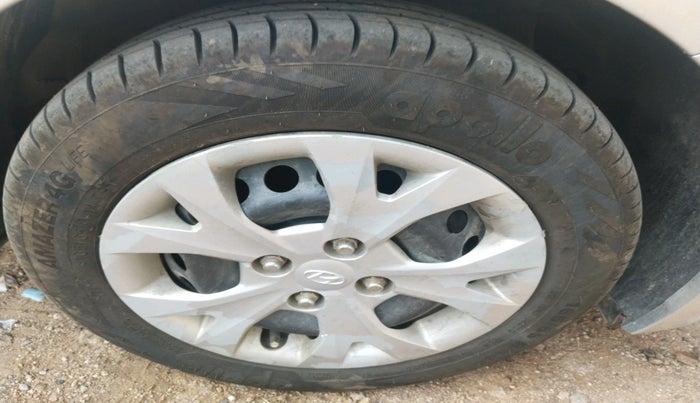 2016 Hyundai Grand i10 SPORTZ 1.1 CRDI, Diesel, Manual, 1,47,732 km, tyre