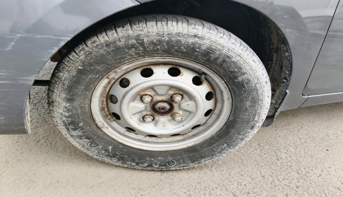 2014 Hyundai Eon ERA +, Petrol, Manual, 29,364 km, tyre