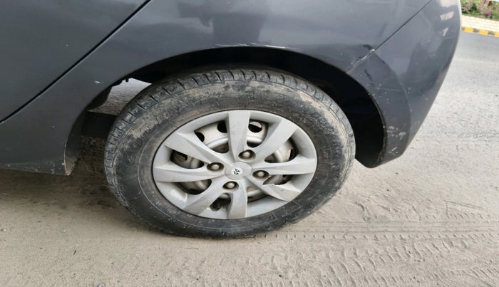 2014 Hyundai Eon ERA +, Petrol, Manual, 29,364 km, tyre