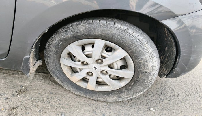 2014 Hyundai Eon ERA +, Petrol, Manual, 29,364 km, tyre