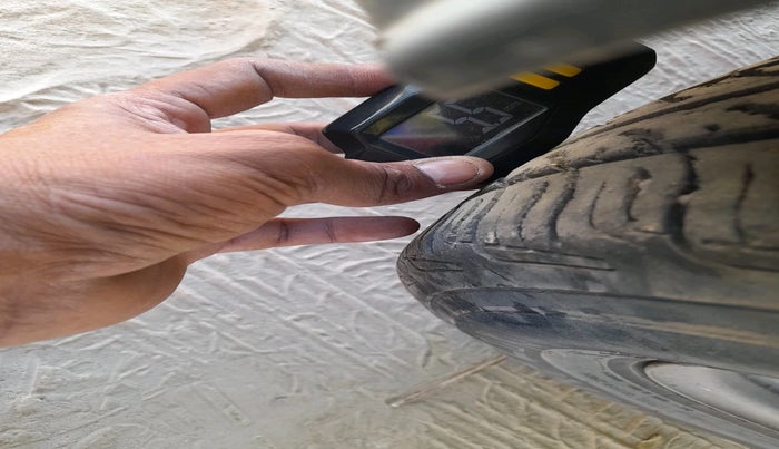 2013 Hyundai Eon ERA +, Petrol, Manual, 93,531 km, tyre