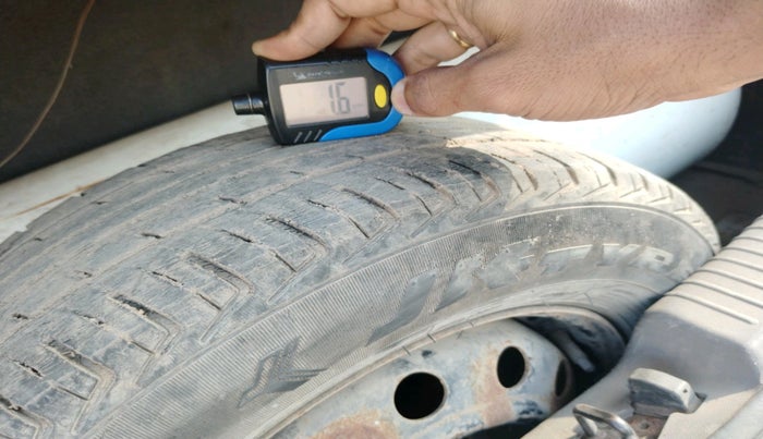 2013 Hyundai i10 MAGNA 1.2, Petrol, Manual, 1,03,856 km, tyre