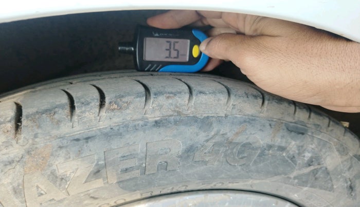 2013 Hyundai i10 MAGNA 1.2, Petrol, Manual, 1,03,856 km, tyre