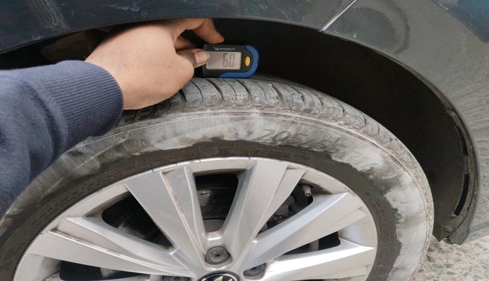 2024 Volkswagen VIRTUS HIGHLINE TSI 1.0 AT, Petrol, Automatic, 9,231 km, tyre