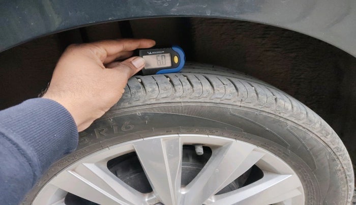 2024 Volkswagen VIRTUS HIGHLINE TSI 1.0 AT, Petrol, Automatic, 9,231 km, tyre