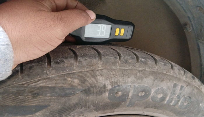 2011 Maruti Swift Dzire VXI, Petrol, Manual, 2,00,033 km, tyre