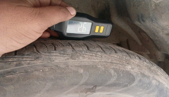 2011 Maruti Swift Dzire VXI, Petrol, Manual, 2,00,033 km, tyre