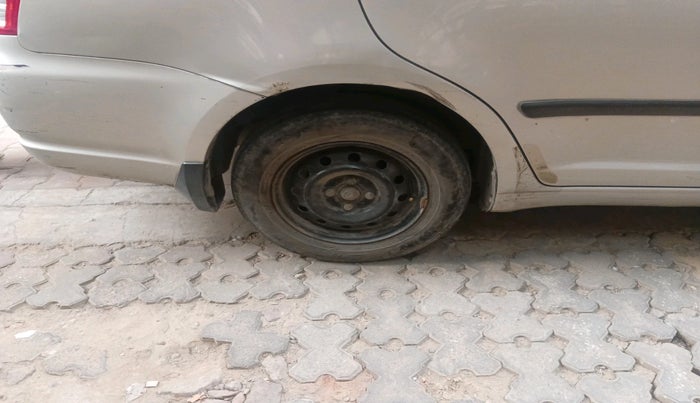 2011 Maruti Swift Dzire VXI, Petrol, Manual, 2,00,033 km, tyre