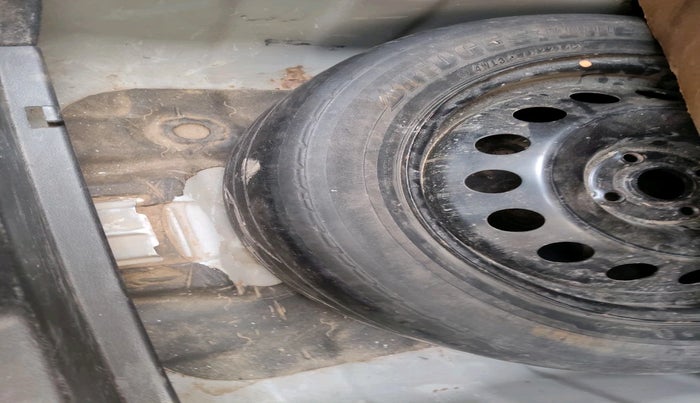 2014 Hyundai Verna FLUIDIC 1.6 VTVT SX, Petrol, Manual, 87,047 km, tyre