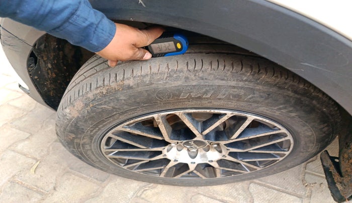 2018 Hyundai Creta E PLUS 1.4 DIESEL, Diesel, Manual, 2,07,916 km, tyre