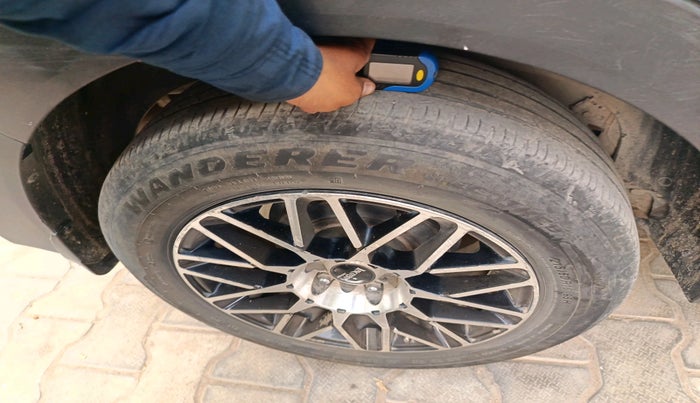 2018 Hyundai Creta E PLUS 1.4 DIESEL, Diesel, Manual, 2,07,916 km, tyre