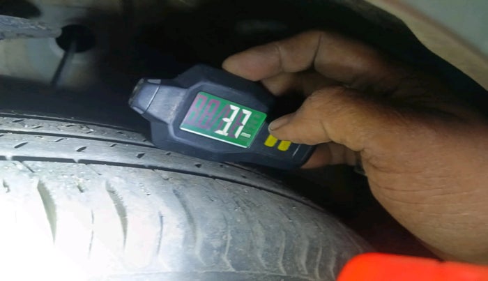 2018 Maruti Swift VXI, Petrol, Manual, 14,515 km, tyre