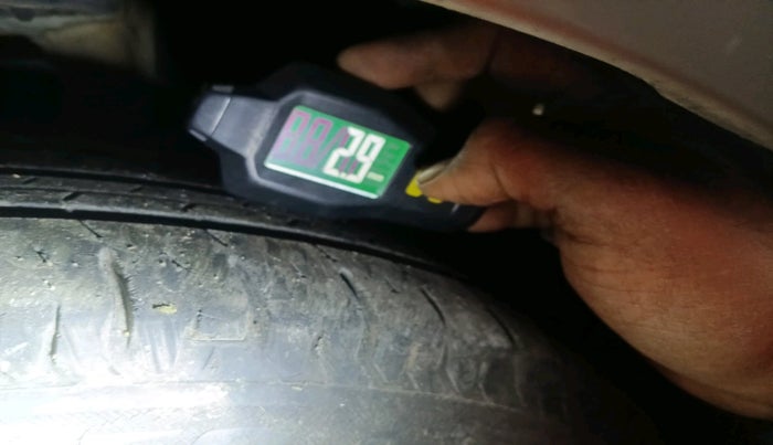 2018 Maruti Swift VXI, Petrol, Manual, 14,515 km, tyre