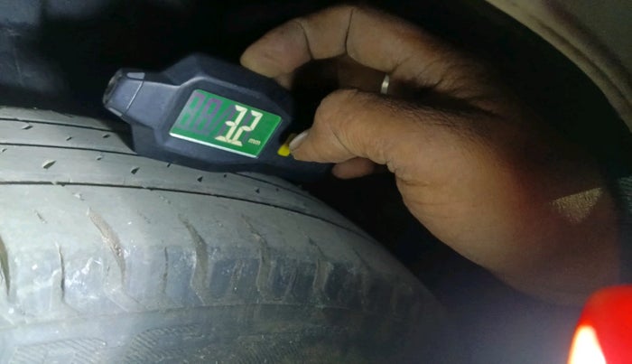 2018 Maruti Swift VXI, Petrol, Manual, 14,515 km, tyre