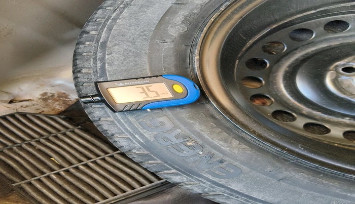 2015 Honda City 1.5L I-VTEC V MT, Petrol, Manual, 1,03,585 km, tyre