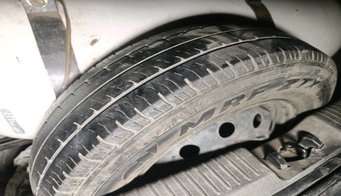 2011 Hyundai i10 MAGNA 1.2, Petrol, Manual, 1,08,174 km, tyre