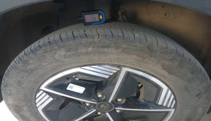 2023 Tata NEXON FEARLESS + SUNROOF AMT DUAL TONE 1.5 DIESEL, Diesel, Automatic, 26,859 km, tyre