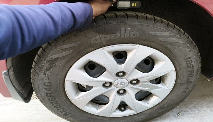 2015 Hyundai Elite i20 SPORTZ 1.2, Petrol, Manual, 1,43,171 km, tyre