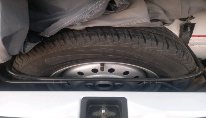 2022 Maruti New Wagon-R LXI CNG 1.0, Petrol, Manual, 17,409 km, tyre