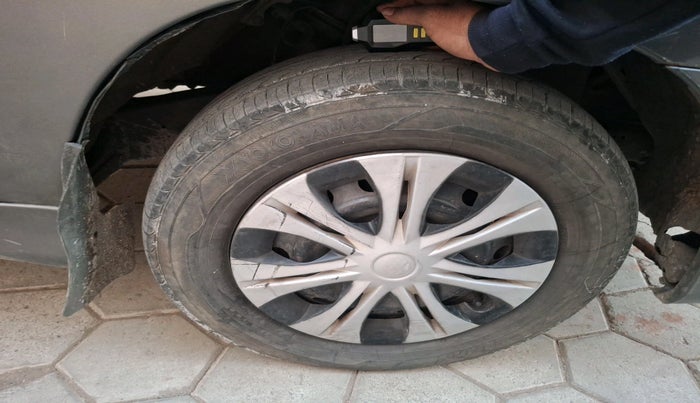 2014 Toyota Innova 2.5 GX 8 STR, Diesel, Manual, 1,49,576 km, tyre